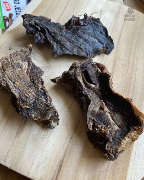 Naturalny gryzak z suszonego  mięsa jelenia
